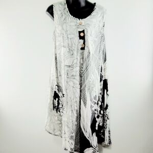 🌹NWT Elegant Black and White Floral Maxi Dress